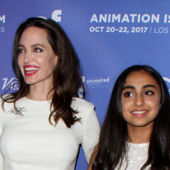 Angelina Jolie et Saara Chaudry lors de la première de "The Breadwinner " au TCL Chinese à Los Angeles le 20 octobre 2017. © AdMedia via ZUMA Wire / Bestimage