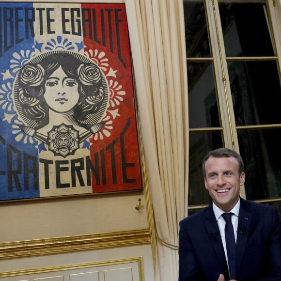 Le président de la République française Emmanuel Macron lors de son première grande interview télévisée sur de son quinquennat au palais de l'Elysée à Paris, le 15 octobre 2017. © Philippe Wojazer/Pool/Bestimage