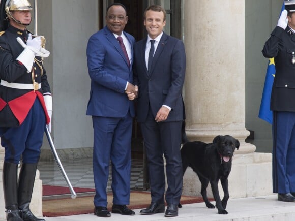 Le président Emmanuel Macron et le président du Niger Mahamadou Issoufou - Réunion au Palais de l'Elysée pour affirmer le soutien de l'Europe au Tchad, au Niger et à la Lybie pour le contrôle et la gestion maitrisée des flux migratoires. Paris, le 28 août 2017 © Pierre Perusseau / Bestimage
