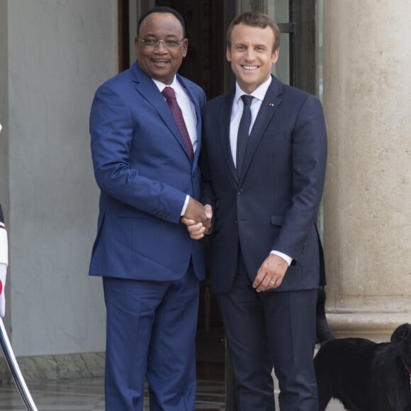 Le président Emmanuel Macron et le président du Niger Mahamadou Issoufou - Réunion au Palais de l'Elysée pour affirmer le soutien de l'Europe au Tchad, au Niger et à la Lybie pour le contrôle et la gestion maitrisée des flux migratoires. Paris, le 28 août 2017 © Pierre Perusseau / Bestimage