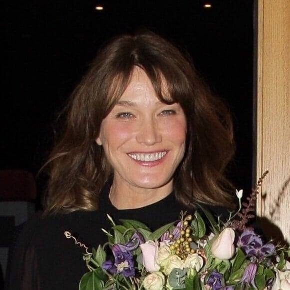 Carla Bruni après son concert sur la scène du théâtre Pallas à Athènes, le 23 octobre 2017.