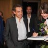 Nicolas Sarkozy et Carla Bruni, après le concert de cette dernière sur la scène du théâtre Pallas à Athènes, le 23 octobre 2017.