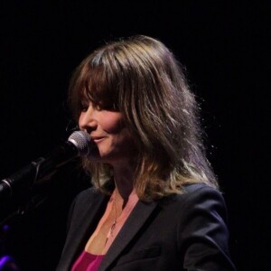 Carla Bruni-Sarkozy sur la scène du théâtre Pallas à Athènes, le 23 octobre 2017.