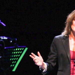 Carla Bruni-Sarkozy sur la scène du théâtre Pallas à Athènes, le 23 octobre 2017.