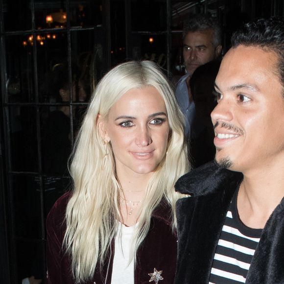 Ashlee Simpson et son mari Evan Ross sortent de leur hôtel, le Bowery Hotel, à New York. Le 12 septembre 2017