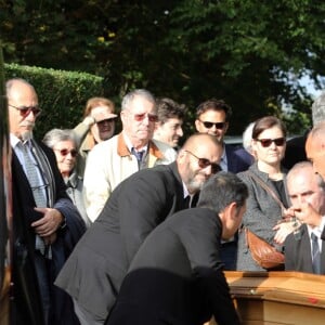 Dominique Lavanant, Line Renaud, Dominique Besnehard lors de l'inhumation de Danielle Darrieux au cimetière de Marnes la Coquette le 25 octobre 2017.