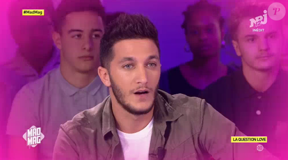 Bastien (Koh-Lanta Cambodge) révèle la vraie raison de sa rupture avec Mathilde, sur le plateau du "Mad Mag" de NRJ12, jeudi 26 octobre 2017.