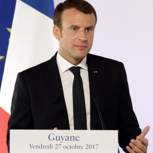 Le Président de la République française Emmanuel Macron donne une conférence de presse au carbet de la préfecture à Cayenne, lors de son voyage en Guyane Française. Le 27 octobre 2017. © Stéphane Lemouton / BestImage