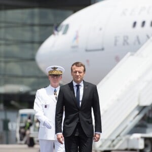 Le président de la République française, Emmanuel Macron arrive à l'aéroport international Félix-Éboué pour une visite de 48h dans le département, à Cayenne, Guyane française, le 26 octobre 2017. © Eliot Blondet/Pool/BestImage