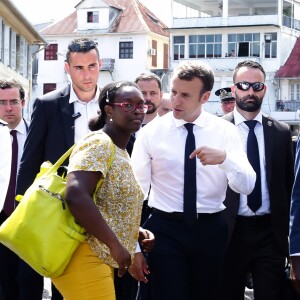 Déambulation du Président de la République, Emmanuel Macron accompagné de Sibeth Ndiaye dans les rues de Cayenne, Guyane Francaise. Le 28 octobre 2017. © Stéphane Lemouton / BestImage