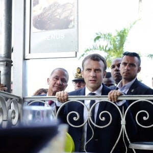 Déambulation du Président de la République, Emmanuel Macron dans les rues de Cayenne, Guyane Francaise. Le 28 octobre 2017. © Stéphane Lemouton / BestImage