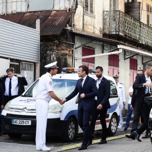 Le Président de la République, Emmanuel Macron visite le commissariat de police de Cayenne, Guyane Francaise. Le 28 octobre 2017. © Stéphane Lemouton / BestImage