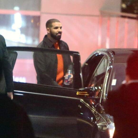 Exclusif - Le rappeur Drake quitte son Hôtel à Toronto après avoir assisté au match de basket des Toronto Raptors le 21 octobre 2017.