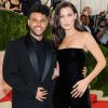 The Weeknd et sa compagne Bella Hadid - Soirée Costume Institute Benefit Gala 2016 (Met Ball) sur le thème de "Manus x Machina" au Metropolitan Museum of Art à New York, le 2 mai 2016.