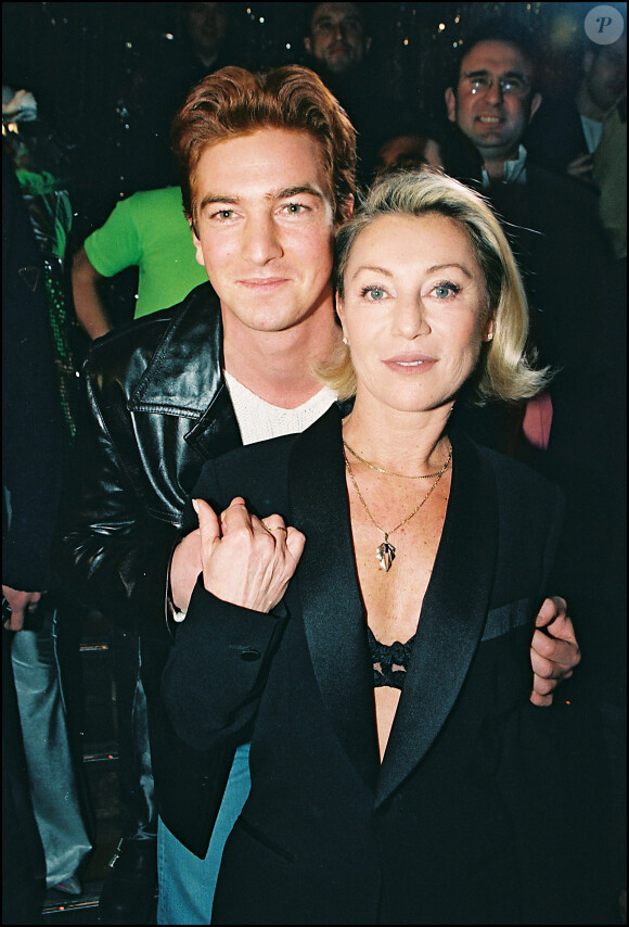 Sheila avec son fils Ludovic Chancel au Queen, Paris, le 12 janvier 1998.