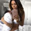 Sarah Stage pose avec son fils Logan deux semaines après son accouchement. Instagram, le 30 octobre 2017.