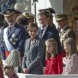 Le roi Felipe VI d'Espagne, Mariano Rajoy, la reine Letizia, Leonor et Sofia - La famille royale espagnole assiste au défilé militaire de la fête nationale à Madrid le 12 octobre 2017.