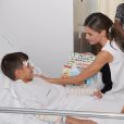 Le roi Felipe VI et la reine Letizia d'Espagne ont apporté le 19 août 2017 leur soutien aux blessés de l'attentat du 17 août à Barcelone à l'hôpital Del Mar, s'entretenant aussi avec la direction et le personnel pour s'informer sur la prise en charge de ces patients.