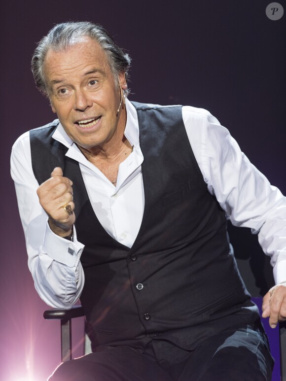 Exclusif - Michel Leeb - Michel Leeb fête ses 40 ans de carrière sur la scène du théâtre André Malraux à Rueil-Malmaison le 24 octobre 2017. L'enregistrement de ce prime sera diffusé le 4 novembre sur C8. © Pierre Perusseau/Bestimage