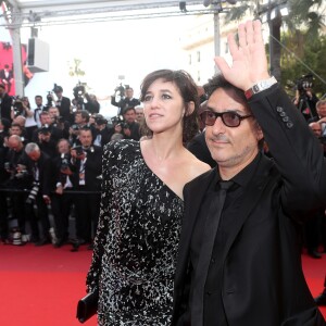 Charlotte Gainsbourg et son compagnon Yvan Attal - Montée des marches du film "The Meyerowitz Stories" lors du 70ème Festival International du Film de Cannes. Le 21 mai 2017. © Borde-Jacovides-Moreau / Bestimage