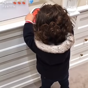 Ayem Nour en pleine séance de shopping pour son fils Ayvin chez Baby Dior.