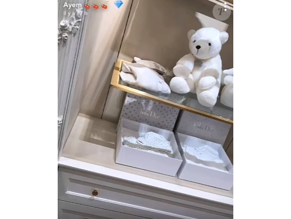 Ayem Nour en pleine séance de shopping pour son fils Ayvin chez Baby Dior.