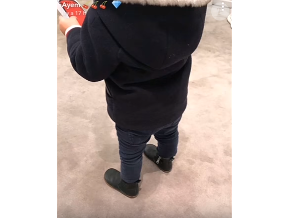 Ayem Nour en pleine séance de shopping pour son fils Ayvin chez Baby Dior.