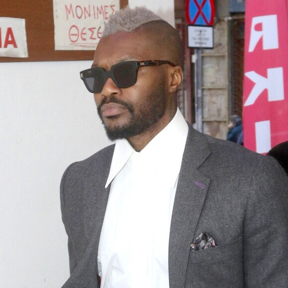 Djibril Cisse se promène à Athènes, le 22 février 2017.