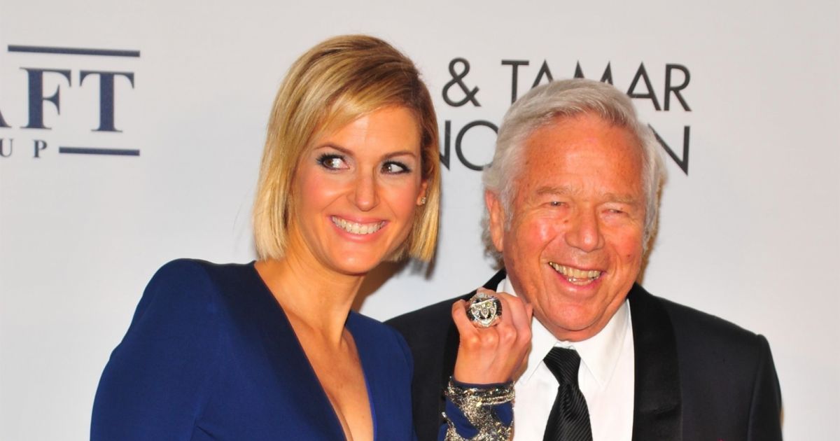 Dana Blumberg et son mari Robert Kraft à la soirée