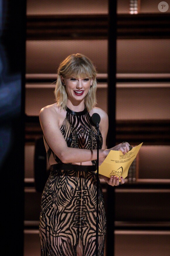 Taylor Swift à la 50ème soirée annuelle CMA Awards à Bridgestone Arena dans le Tennessee, le 2 novembre 2016