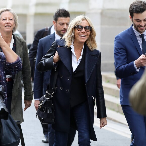 Brigitte Macron, accompagnée de Sophie Cluzel, secrétaire d'État auprès du Premier ministre, chargée des Personnes handicapées, a effectué un déplacement à Nantes sur le thème du handicap. Les deux femmes ont en profité pour déambuler dans les rues de la ville. Nantes, le 27 Octobre 2017 © Dominique Jacovides / Bestimage