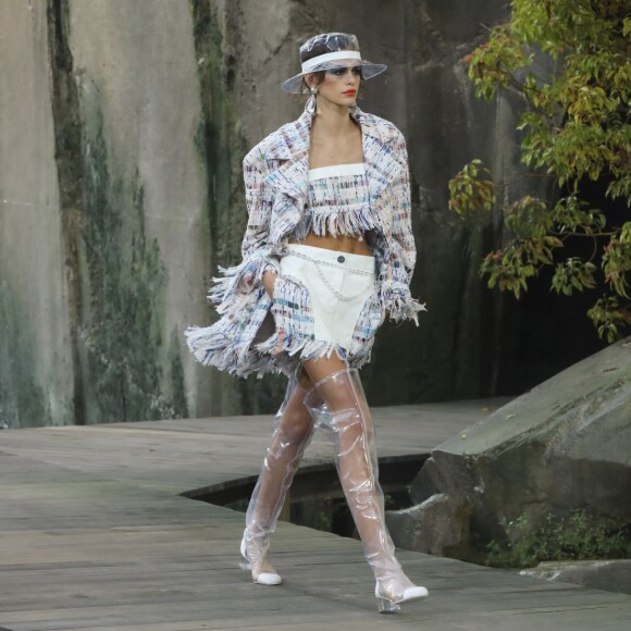 Kaia Gerber - Défilé de mode "Chanel" prêt à porter printemps été 2018 au Grand Palais à Paris le 3 octobre 2017.