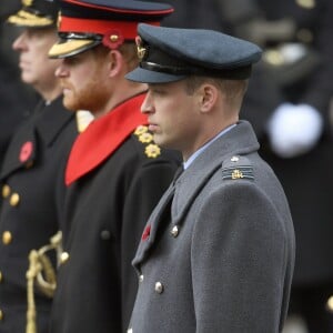 Le prince William, le prince Harry et le prince Andrew au Cénotaphe de Whitehall à Londres le 12 novembre 2017 pour les commémorations du Dimanche du Souvenir.