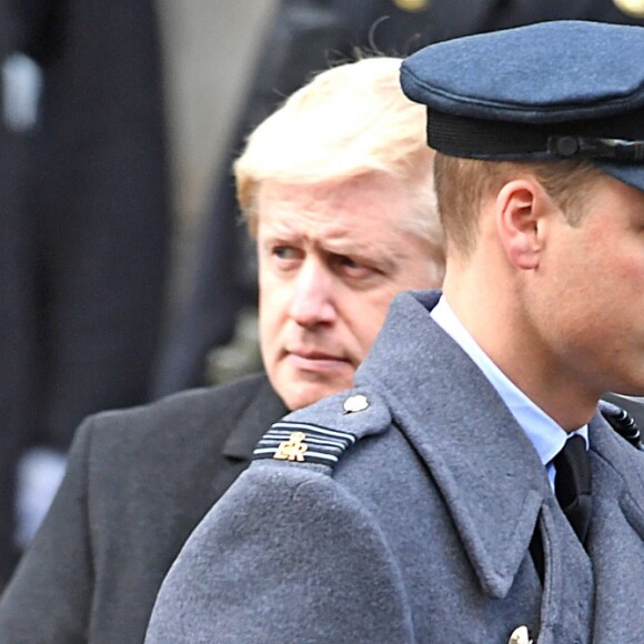 Le prince Harry, barbu, le prince William et le prince Edward au Cénotaphe de Whitehall à Londres le 12 novembre 2017 pour les commémorations du Dimanche du Souvenir.