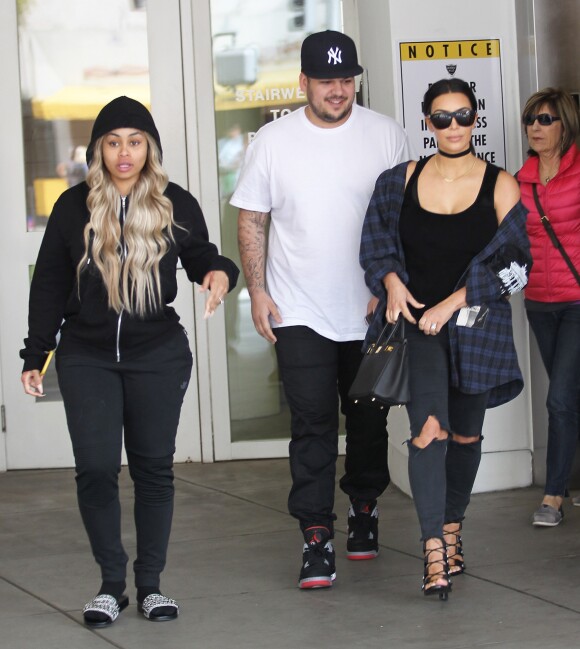 Kim Kardashian, son frère Rob Kardashian et Blac Chyna à Beverly Hills, le 26 avril 2016.