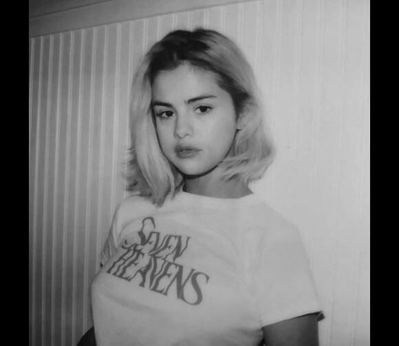 Selena Gomez dévoile son nouveau blond sur Instagram, le 19 novembre 2017.