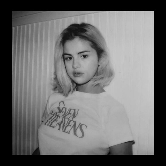 Selena Gomez dévoile son nouveau blond sur Instagram, le 19 novembre 2017.