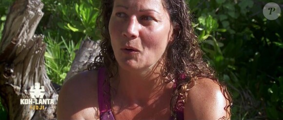 Sandrine dans "Koh-Lanta Fidji" (TF1), vendredi 24 novembre 2017.
