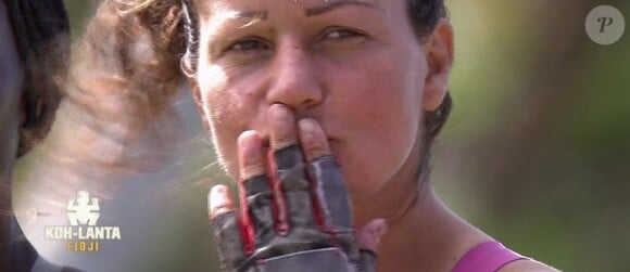 Sandrine dans "Koh-Lanta Fidji" (TF1), vendredi 24 novembre 2017.