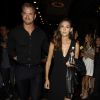 Kellan Lutz et une amie quittent la générale de "Hamilton" au théâtre Pantages à Hollywood le 16 août 2017.
