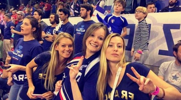 Julia Lang, compagne de Pierre-Hugues Herbert, soutient l'équipe de France de Coupe Davis. Instagram, le 9 avril 2017.