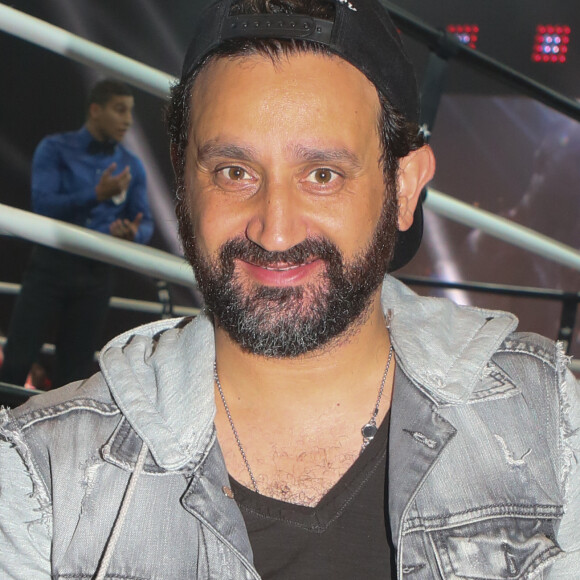 Cyril Hanouna assiste au combat de boxe "Tony Yoka - Travis Clarke" au Palais des Sports de la Porte Versailles à Paris. Cette rencontre était le premier combat pro de Tony Yoka. Il a gagné par KO au 2ème round. Paris, le 2 juin 2017. © CVS/Bestimage  Celebrities at boxing fight "Tony Yoka vs Travis Clarke" held at the Palais des Sports de la Porte de Versailles in Paris. It was Tony Yoka's first professional boxing fight. He won by KO during the 2nd round. Paris, June 2nd, 2017.02/06/2017 - Paris