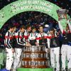 Gilles Simon, Nicolas Mahut, Jérémy Chardy, Julien Benneteau, Pierre-Hugues Herbert, Richard Gasquet, Lucas Pouille, Jo-Wilfried Tsonga et Yannick Noah - L'équipe de France de tennis célèbre sa victoire contre l'équipe de tennis Belgique lors de Finale de la coupe Davis au Stade Pierre Mauroy à Villeneuve d'Ascq, France, le 26 novembre 2017. La France remporte sa 10ème coupe Davis de son histoire. © Perusseau-Veeren/Bestimage