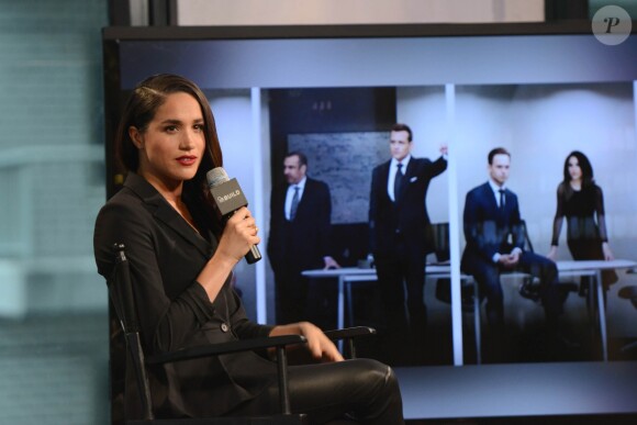 Meghan Markle évoquant dans les locaux d'AOL à New York en 2016 son rôle dans la série Suits.