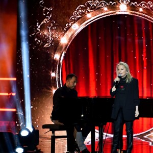 Exclusif - Véronique Sanson - Emission "La chanson de l'année fête la musique" dans les arènes de Nîmes, diffusée en direct sur TF1 le 17 juin 2017. Pour la treizième édition de La Chanson de L'année, c'est l'artiste Amir avec son titre "On dirait" qui a été plébiscité par les votes du public. © Bruno Bebert/Bestimage