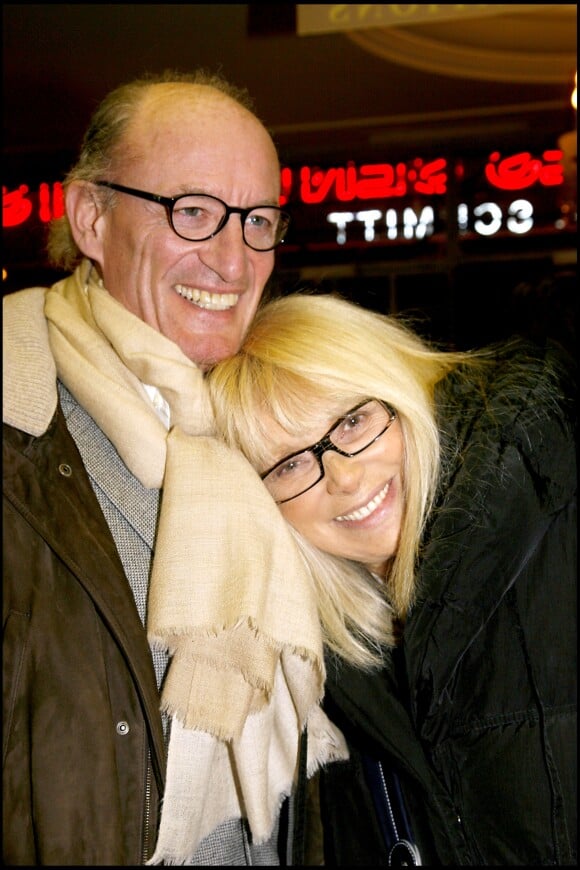 Mireille Darc et son mari Pascal Desprez - Générale de la pièce La Tectonique des sentiments à Paris le 18 février 2008
