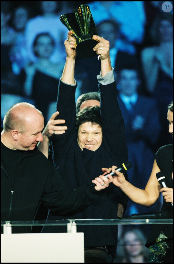 Noir Désir (Serge Teyssot-Gay, Denis Barthe, Bertrand Cantat et Jean-Paul Roy) aux Victoires de la musiques à Paris, le 10 mars 2002.