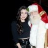 Lauren Jauregui (Fifth Harmony) et le Père Noël - Concert "KIIS-FM Jingle Ball" au Forum, à Inglewood. Los Angeles, le 1er décembre 2017.