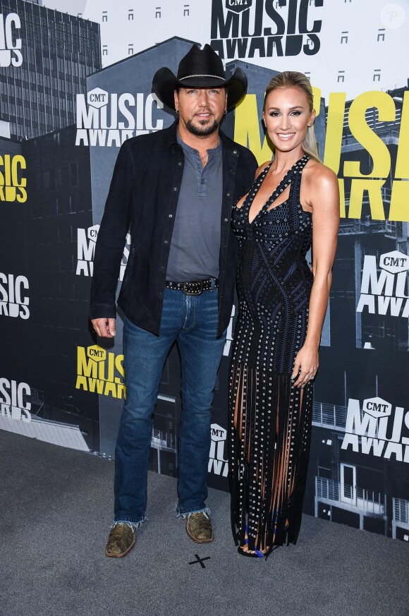Jason Aldean et sa femme Brittany Kerr, alors enceinte de leur fils Memphis, lors des CMT Music awards' au Music City Center à Nashville le 7 juin 2017.