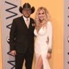 Jason Aldean et Brittany Kerr lors des 50e CMA Awards à Nashville le 2 novembre 2016